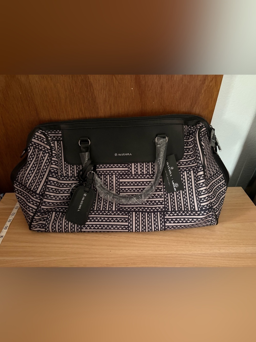 NEW LEXUS x MANAOLA Duffle Bag w/ Pouch Shoulder Strap Black Gray